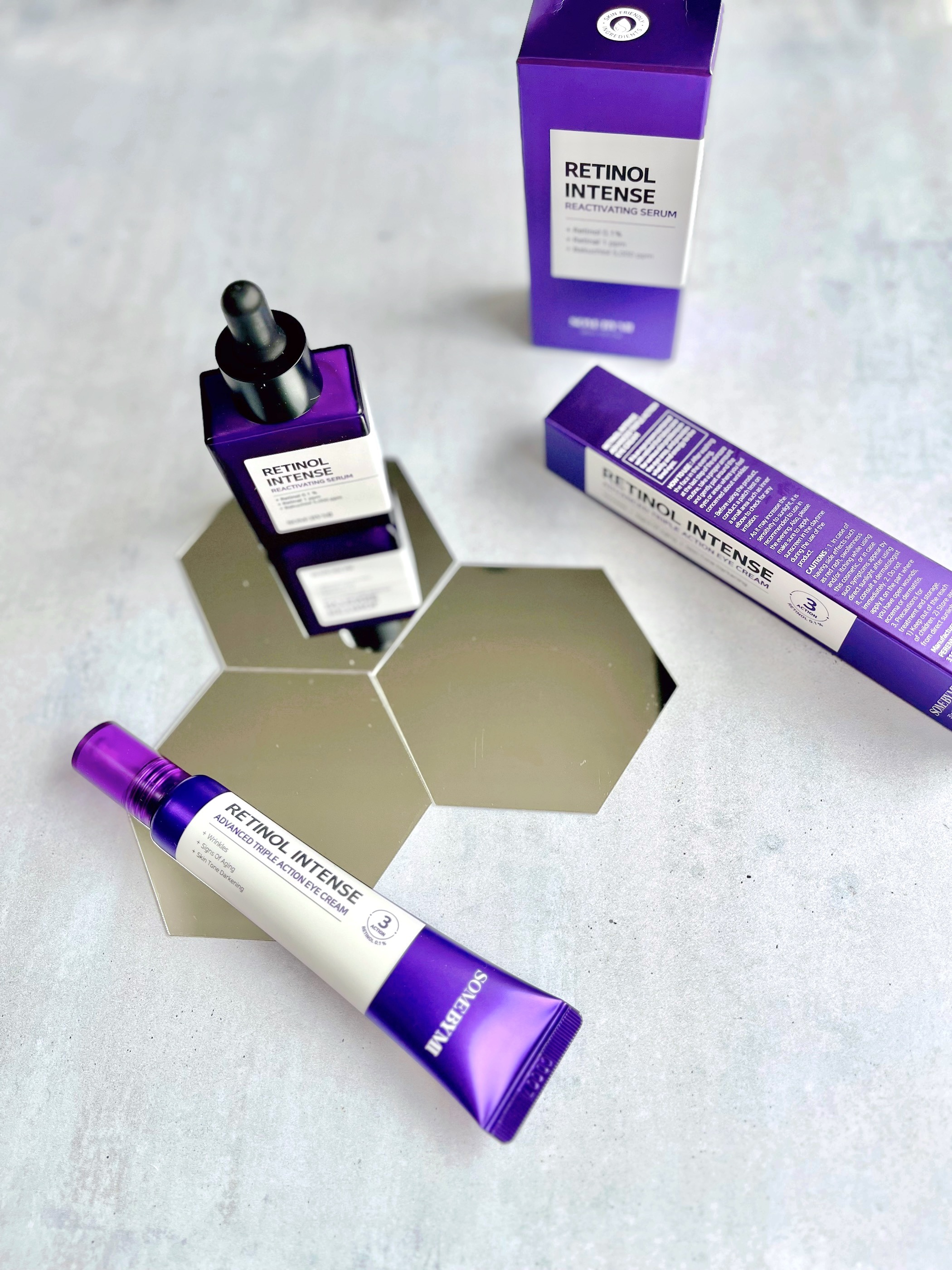 サムバイミーから
レチノールのスキンケアitemが登場🪻🫧
   
レチノール製品の中でも低刺激なので
初めての方でも使いやすいです♡
 
◽︎レチノールセラム
とろっとしたテクスチャーで
肌なじみよく保湿力も高いです！
初めは少量ずつ