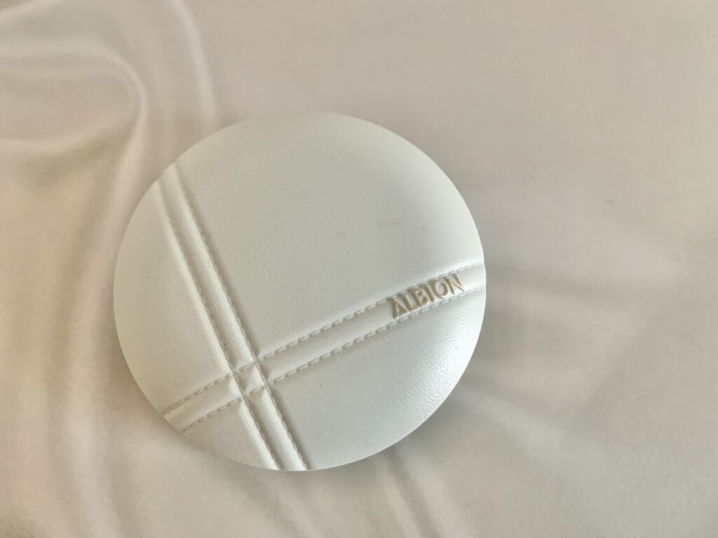 ホワイトレア エアー 01  ライトベージュ/ALBION/パウダーファンデーションを使ったクチコミ（1枚目）