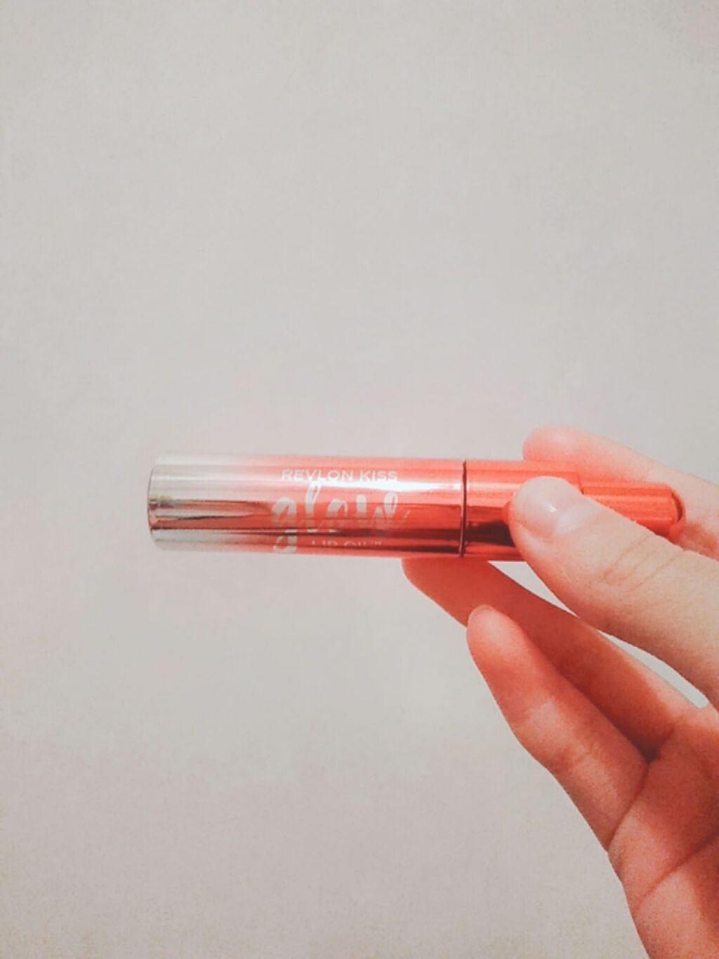 こんばんは！今回はちゅるちゅるリップを紹介します\(๑´ω`๑)/

レブロンキスグロウリップオイルです

ちゅるちゅる感が塗るだけで出ます

グロスなしでもここまでちゅるちゅるにできの！？と思いましたがまさかのできちゃいました笑

女の子