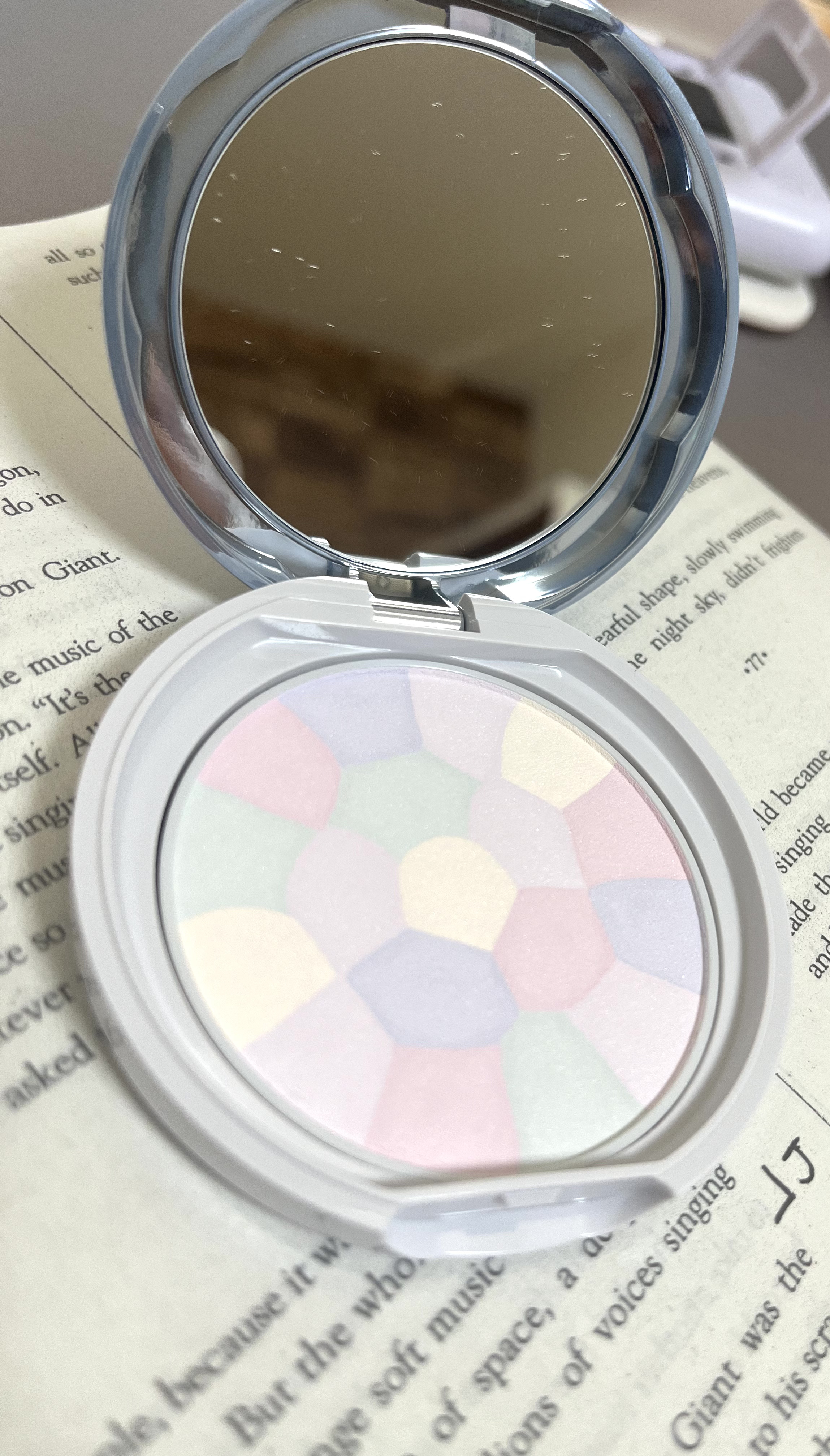 イルミネイティングフィニッシュパウダー　～Abloom～/キャンメイク/プレストパウダーを使ったクチコミ（3枚目）