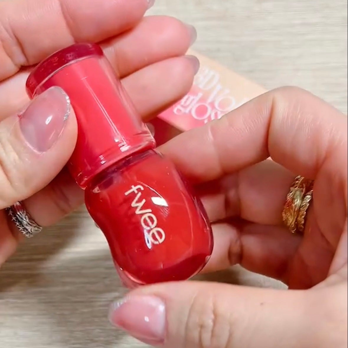 フィー 3Dボリューミンググロス/fwee/リップグロスを使ったクチコミ(2枚目)