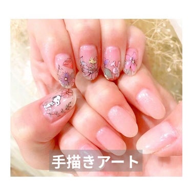 shino on LIPS 「黒い線は鬼ライナー★！#nail#nailart#手描きアート..」（1枚目）