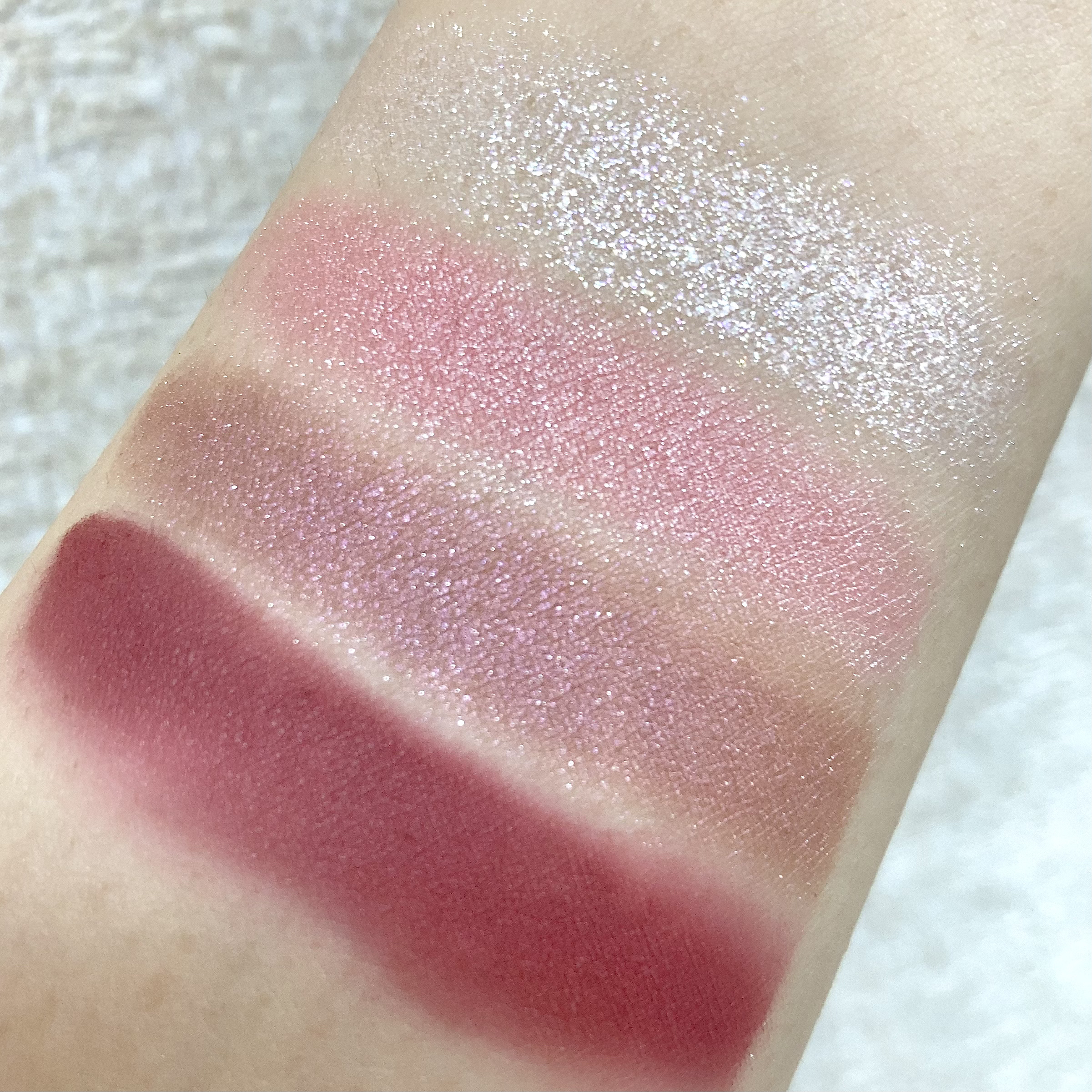 レブロン ダズル アイシャドウ クアッド/REVLON/アイシャドウパレットを使ったクチコミ（3枚目）