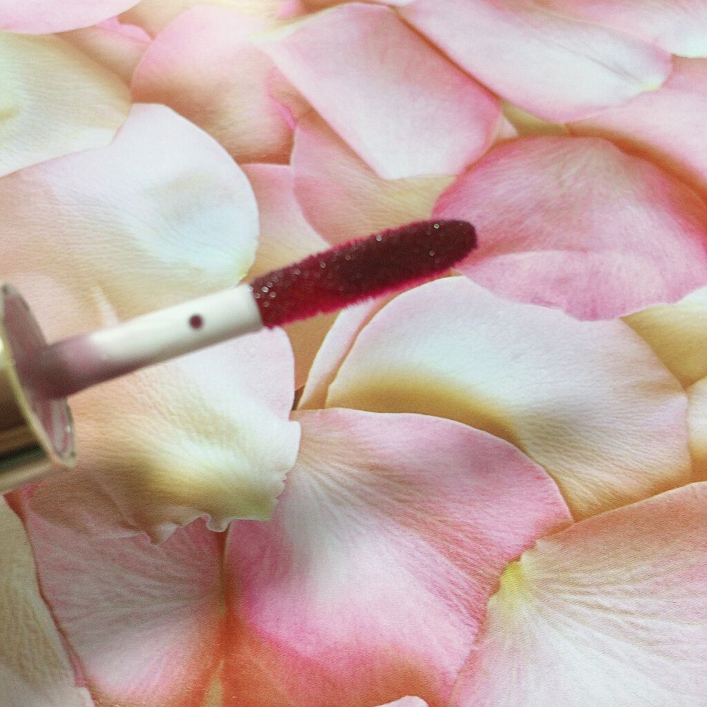 ブルーミングオイルグロス 01 Black Pansy/KiSS/リップグロスを使ったクチコミ（2枚目）