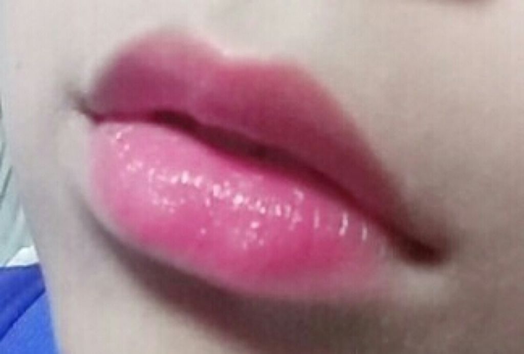 ラスティンググロスリップ/CEZANNE/口紅を使ったクチコミ(3枚目)