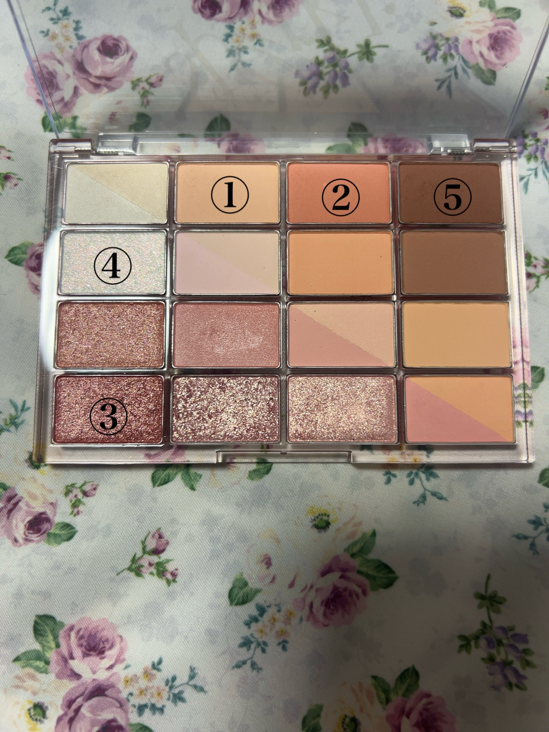 ソフトブラーリングアイパレット/wakemake/アイシャドウパレットを使ったクチコミ（2枚目）