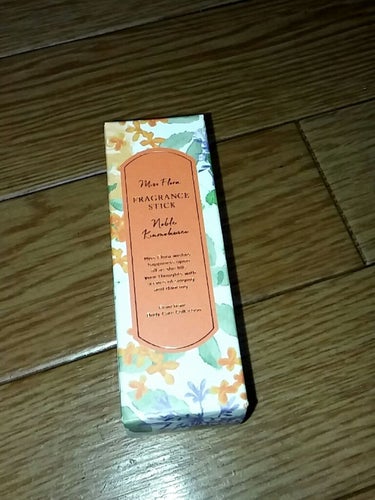 Miss.flora fragrance stick
キンモウセイ 練り香水 1600円(税込)

金木犀の香りの香水を探していたので、
ずっと探していたので見つけた瞬間即決しました！

手首 耳たぶ 