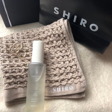 🤍shiro savon🤍


友達からもらったshiroのボディーコロン✨
匂いはshiroで1番人気なサボン🧴
本物の石鹸の香りですごく癒されるさっぱりした香り…(ˊᵕˋ).｡oO

୨୧┈┈┈┈┈