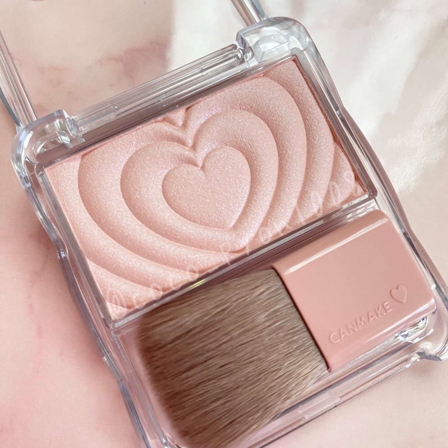 イルミネイティングフィニッシュパウダー　～Abloom～/キャンメイク/プレストパウダーを使ったクチコミ（3枚目）