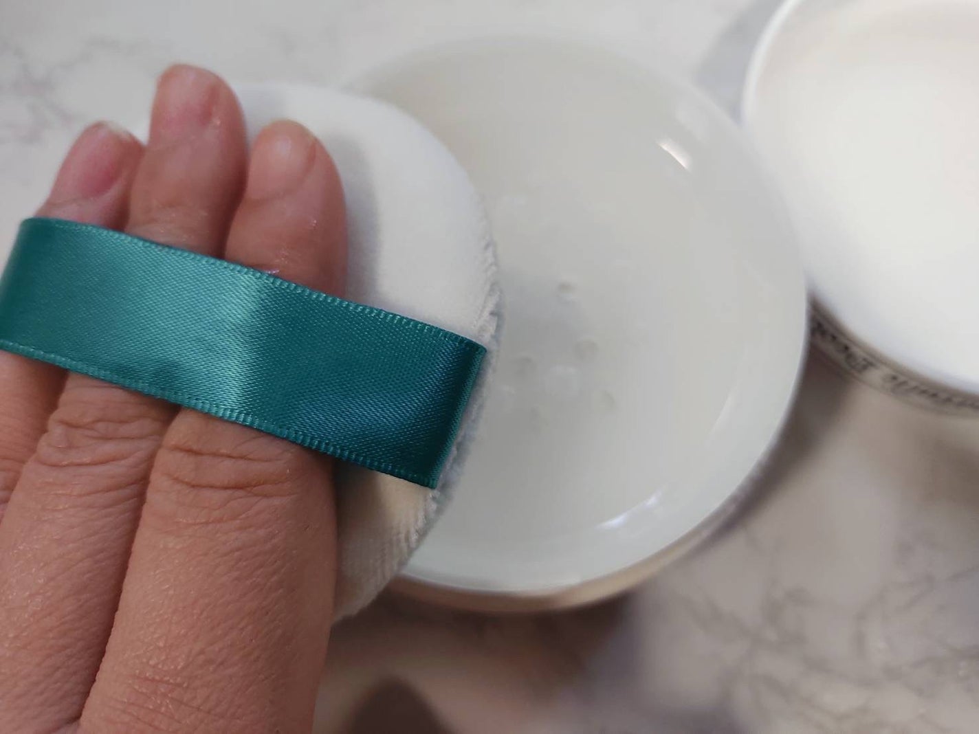 薬用さらさらデオドラントパウダー/デオナチュレ/デオドラント・制汗剤を使ったクチコミ(4枚目)