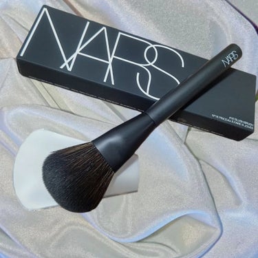 NARS ブラッシュブラシ ＃16のクチコミ「NARSのブラシが好きで少しずつ集めてます！
他のブランドのブラシもいいなーと思うのですが、や.....」（1枚目）