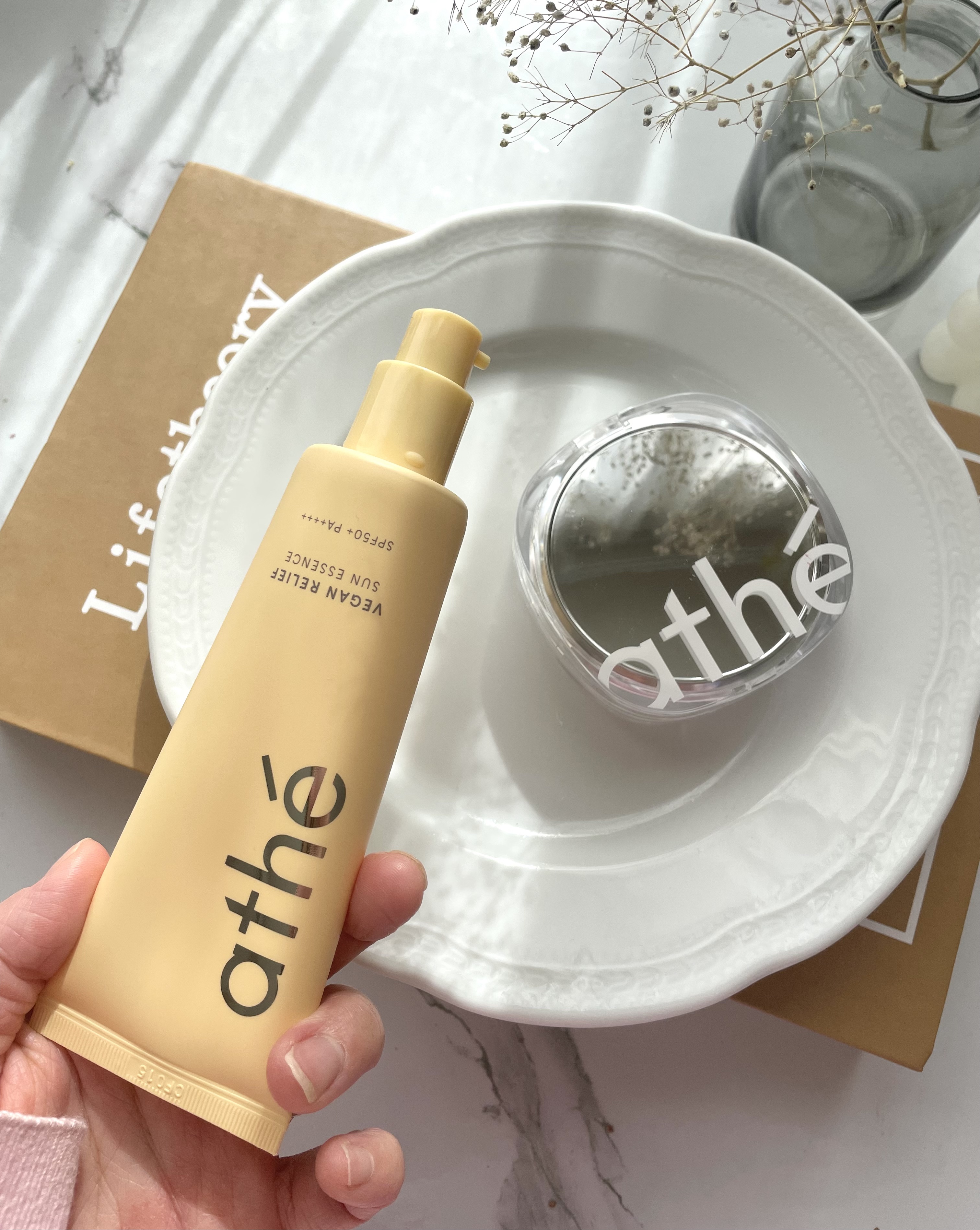 ヴィーガン リリーフ サン エッセンス /athé/日焼け止めクリームを使ったクチコミ（2枚目）