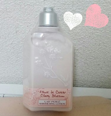 お誕生日プレゼントでいただいたもの🎁

期間限定商品ですが香りがめちゃくちゃ好みです☺
春先のものなのでひじやかかとのカサカサ感が気になる時に手で暖めてから塗るようにしています。

とにかく香りが！好き