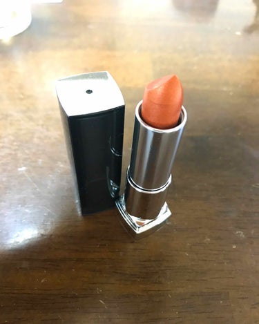 メイビリンから新しく出た、メタリックなリップです💄🧡私はゴールドブラウンを購入しました！YouTuberの方が紹介していて、欲しい！と思って本日買えました😍
マットメタリックなカラーなのに意外と馴染みや