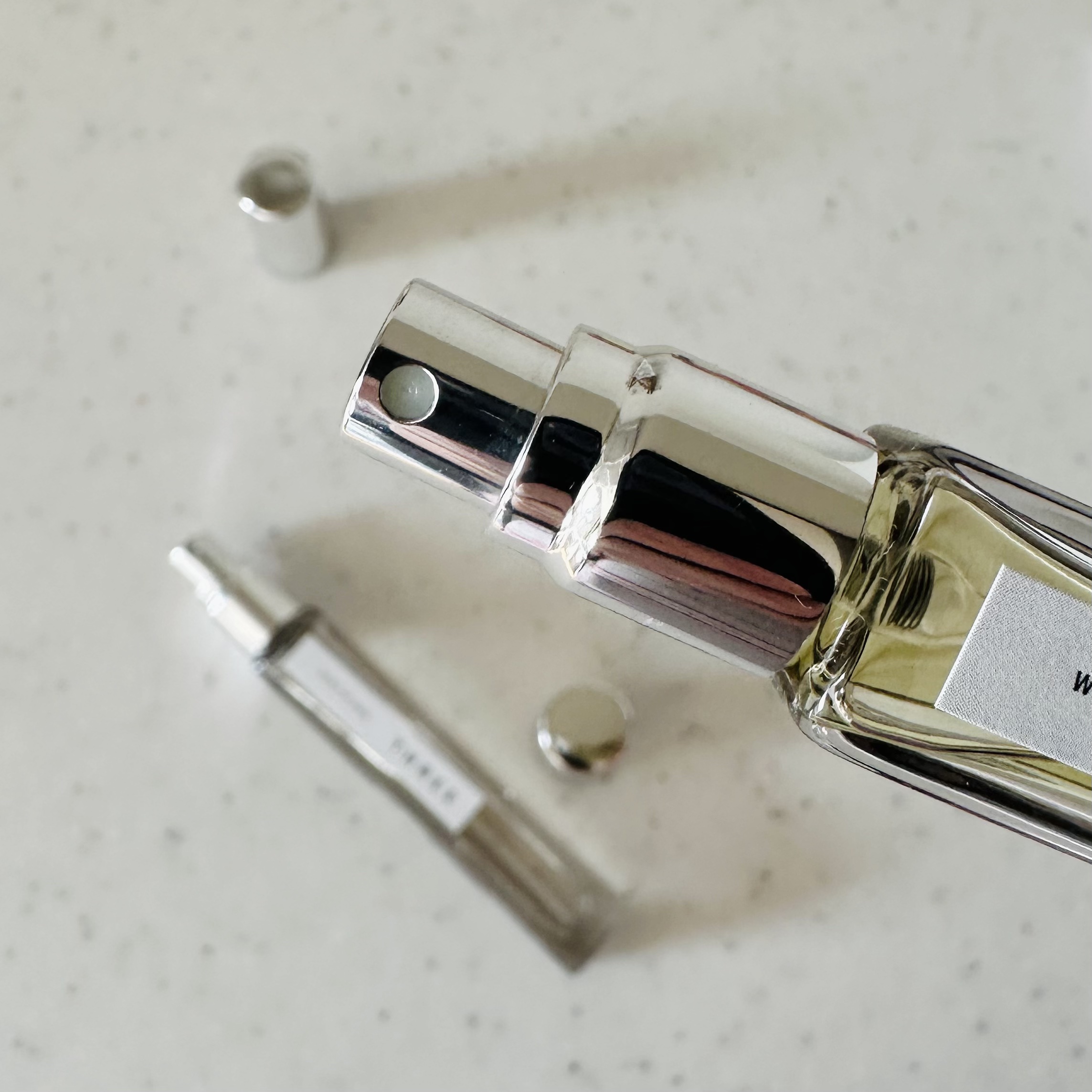 THREE エッセンシャルセンツ 00 WRITTEN IN STONE/THREE/香水(レディース)を使ったクチコミ（3枚目）