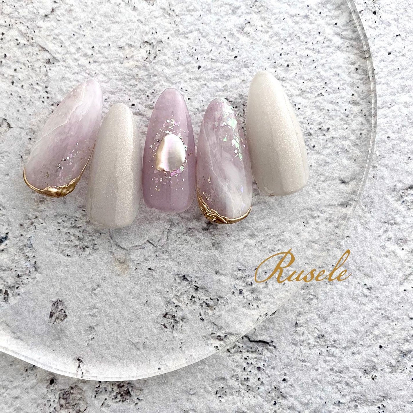 naomi on LIPS 「オーロラフレークで天然石✨ルセレのオーロラフレークは使うカラ..」(1枚目)