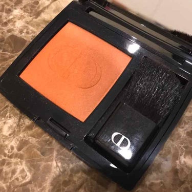 
ルージュ ブラッシュ 643_スタンドアウト / ディオール
ROUGE BLUSH 643_STAND OUT  / Dior


一目惚れしたオレンジチーク🍊
限定とは知らずに購入していました

