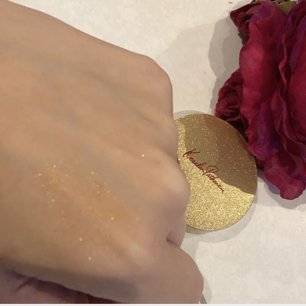 ケサランパサラン グロウアイカラーのクチコミ「❤️ケサランパサラン　グロウアイカラー❤️

BE01 グレージュ
BR01 ベージュブラウン.....」（2枚目）