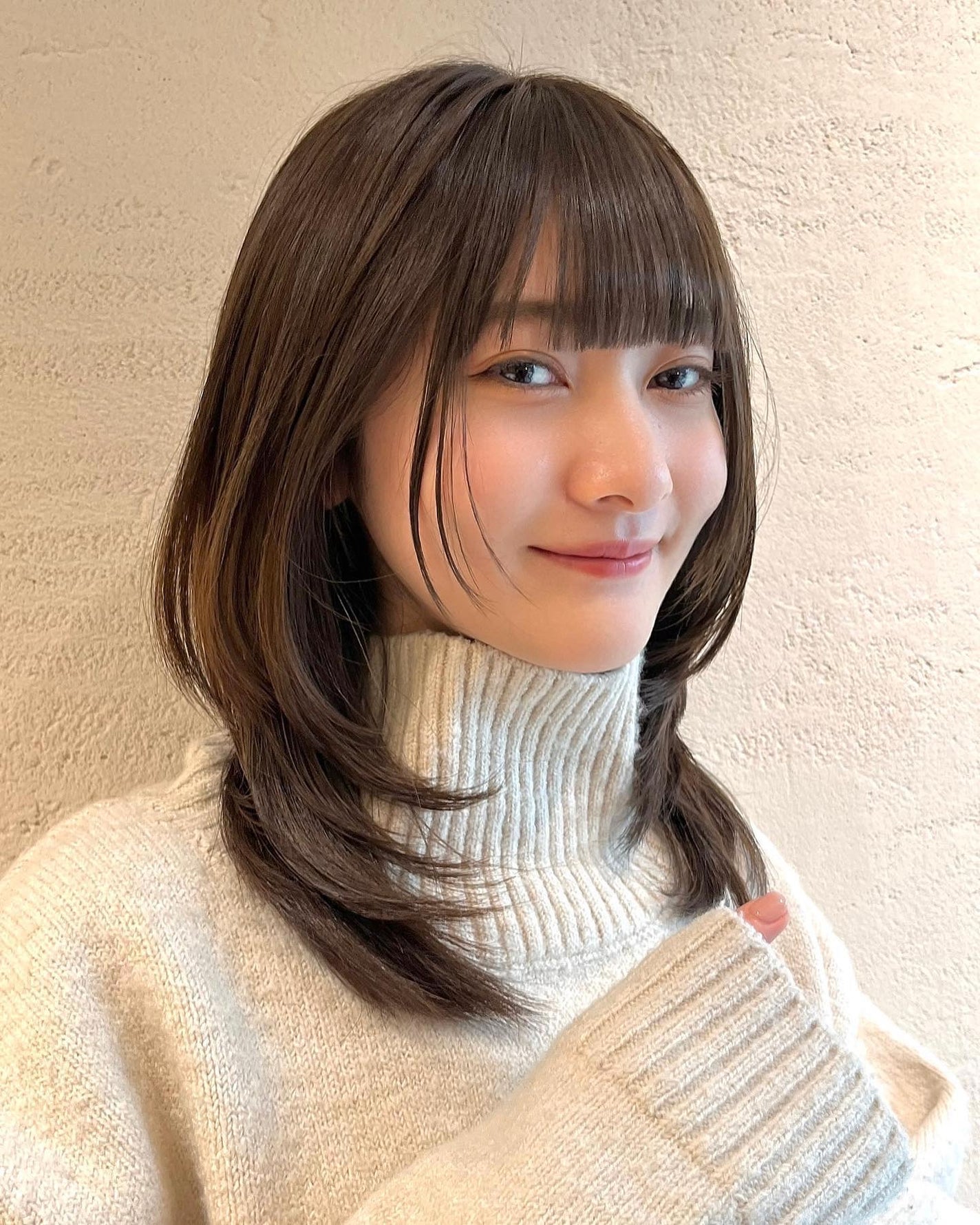 HARUNA on LIPS 「お洒落な流行りの#ワイドバングとミディアムレイヤー⭐️⭐️さら..」(3枚目)