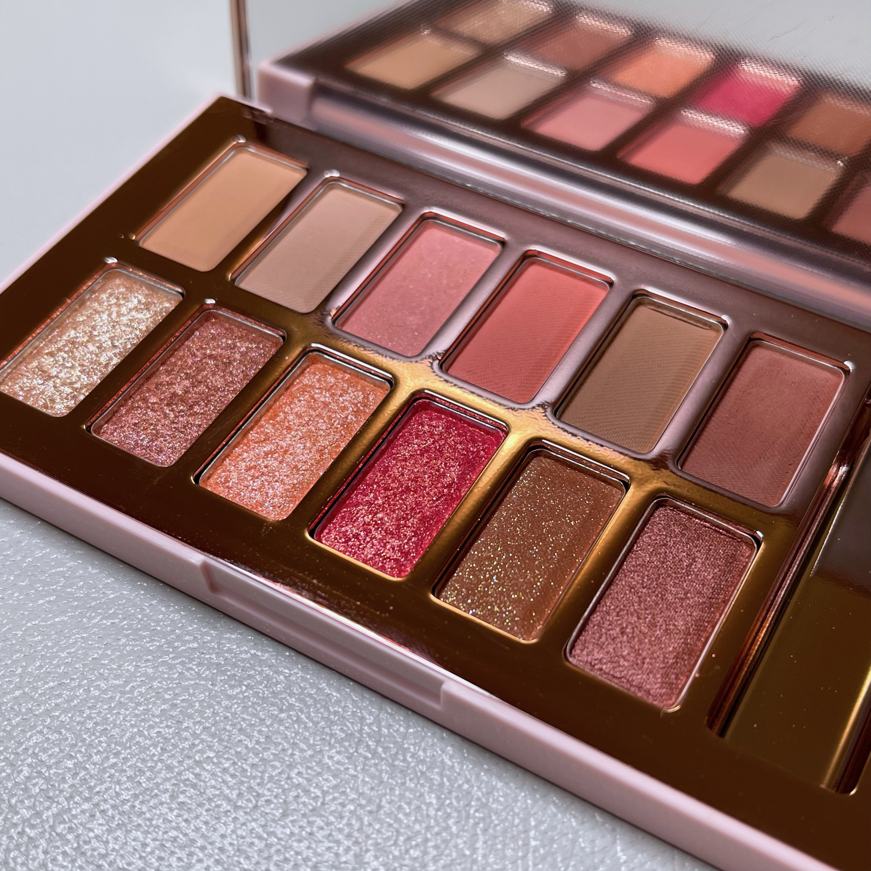 バレンタインボックス3ローズモーメント/VAVI MELLO/アイシャドウパレットを使ったクチコミ（3枚目）