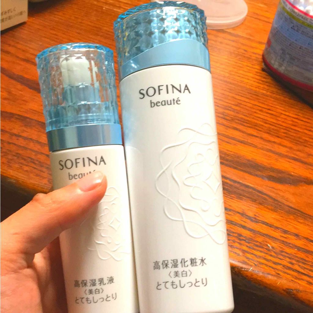ソフィーナ ボーテ 高保湿化粧水＜美白＞ しっとりのクチコミ「ソフィーナの化粧水と乳液（美白）です
２つで7千円ぐらいです(￣∀￣)
でも他のものと比べ物に.....」（2枚目）