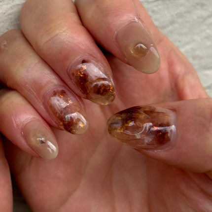 夏美🍉フォロバ on LIPS 「【奥にひかるオーロラフレークがキラキラでかわいい🤎】秋ニュアン..」(4枚目)