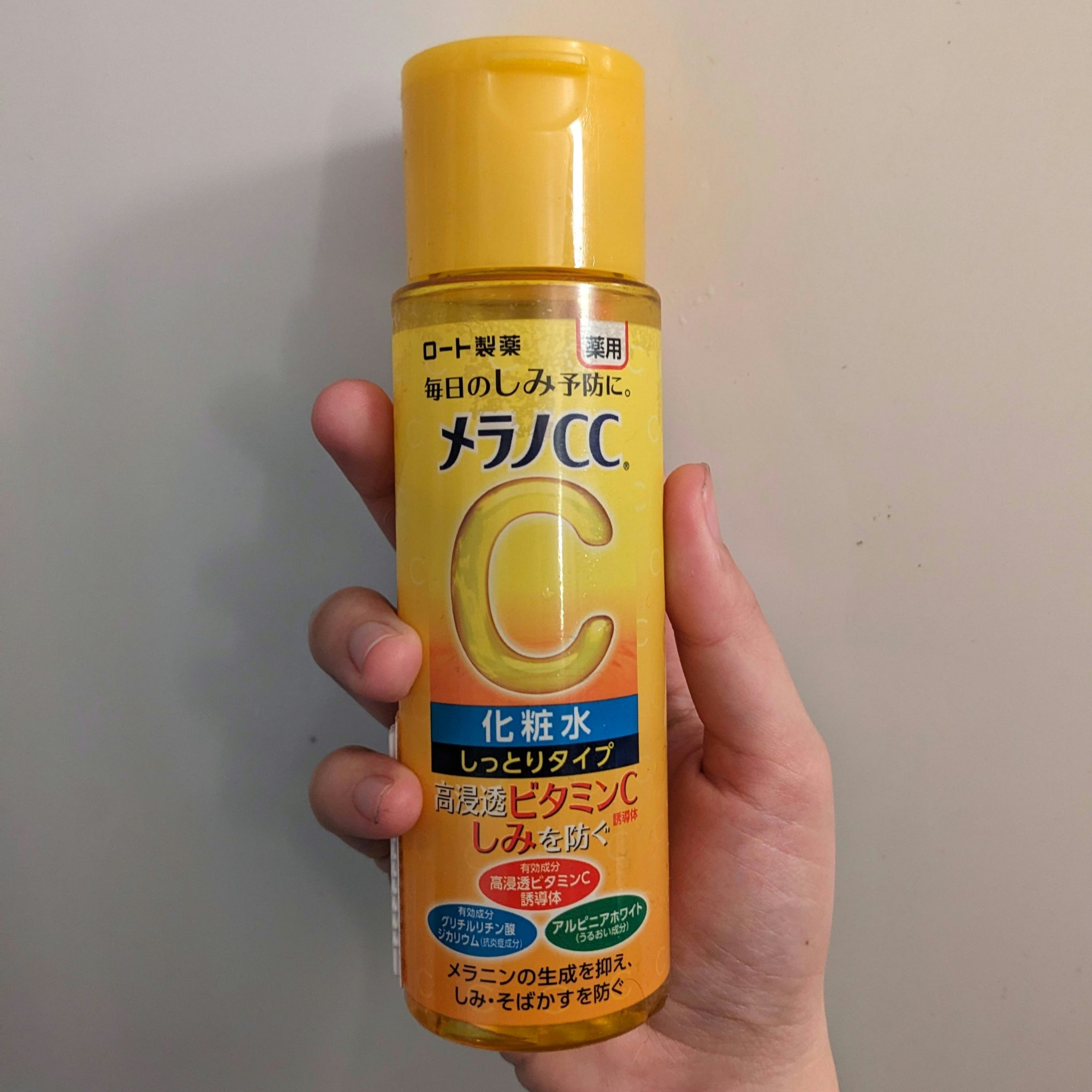 メラノCC　薬用しみ対策 美白化粧水 しっとりタイプ


メラノＣＣ有名だけど使ったことないな〜と思って購入。
パックの前につけてたのでこれ単体での効果かはわかりませんが、ほっぺの薄いシミみたいなのがなくなったかな？

とはいえビタミン系の