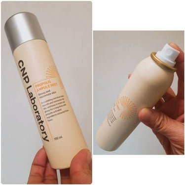                                        ★★★【CNP】★★★

                     ～プロポリス アンプルミスト／100ml～
         《Qoo10より購入→価格》 1+1＝2つセット→￥2,000
                   （↑↑↑今見たら🤓もっと安くなってた～）

                               『高栄養！！超微細霧ミスト！！』

★即時極光保湿効果★
乾燥した肌に、潤いと肌本来の活力や輝きを取り戻します。

★超微細霧ミスト★
微細な粒子が顔全体に均一に塗布され
肌の奥まで吸収～浸透してくれます。

★プロポリス栄養成分★
プロポリス成分が、栄養，保湿，弾力など
複合的なスキンケアを叶えてくれます。


⏬使用パターン⏬
✔トナーの代わりにも使用可能💡
✔メイクの前後に使用すると♪潤い～みずみずしい仕上がりに♪
✔乾燥した肌に♪ひとふき💨


🥰先ほど♪投稿したブースターを買う時に♪こちらのミストも
購入😁💕💕💕

ミストが✨素晴らしく✨霧🌁💨💨💨
すんごく気持ちいい🌁使い心地です😌
私は、主にメイクの前後に使用してますが☺️
しっとりと潤い肌を作ってくれます♡♡♡
セット力とはまた違う用途になってくると思うので🤔
ツヤっぽく仕上げたい時や、乾燥が気になる時に
最適かと思います♡♡♡


#韓国スキンケア #cnp #フェイスミスト #フェイススプレー
#霧ミスト #保湿 #潤い
#Qoo10 #購入品


の画像 その1