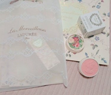 ♡プレストミニチーク  Les Merveilleuses LADURÉE


また増やしてしまいましたー！笑
大好きなラデュレのチーク♡♡
前の投稿でも愛を語ってるのでそちらもぜひ見てみてください！
