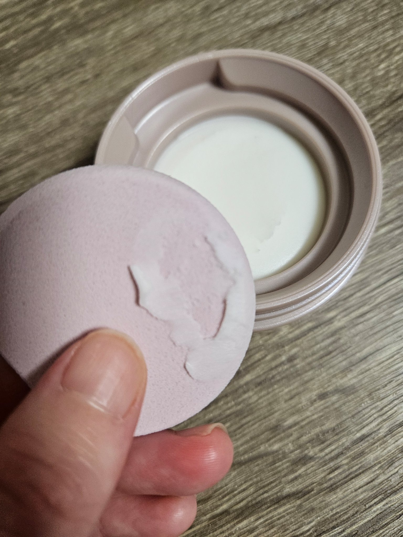 ８x４ デオドラントパテ【医薬部外品】/８ｘ４/デオドラント・制汗剤を使ったクチコミ（2枚目）