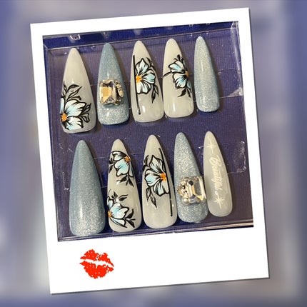 ひろ♡ フォロバ on LIPS 「水色のマグネットジェルミルキーホワイトに青の花残暑厳しいけど…..」(2枚目)