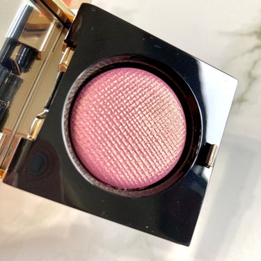 BOBBI BROWN リュクス アイシャドウ リッチスパークルのクチコミ「＼2023秋コスメ˚✧₊／


BOBBI BROWN2023年秋コスメは
“月の光に輝く宝石.....」（3枚目）