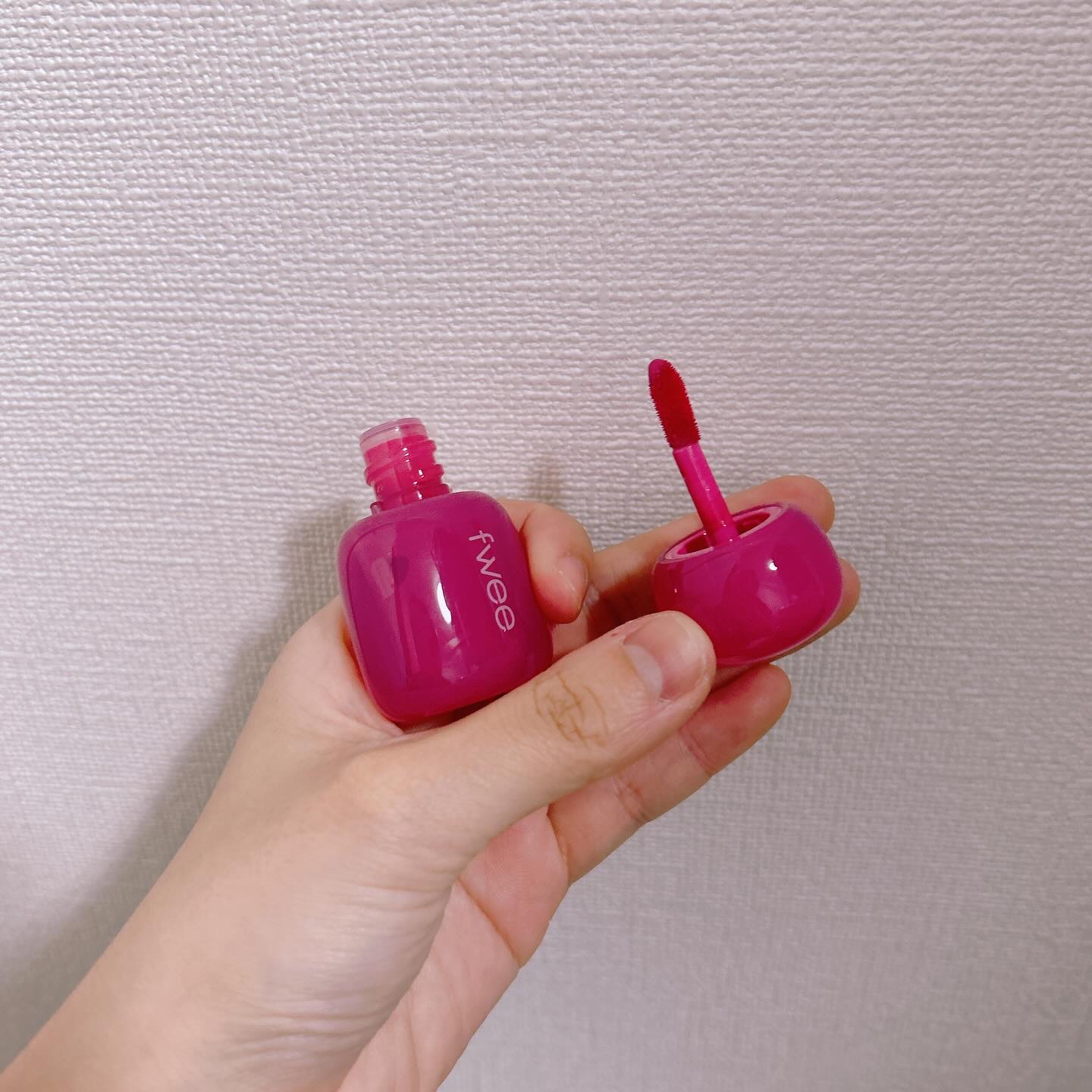 フィー ピンクオブセッションステイフィットティント/fwee/リップティントを使ったクチコミ（3枚目）