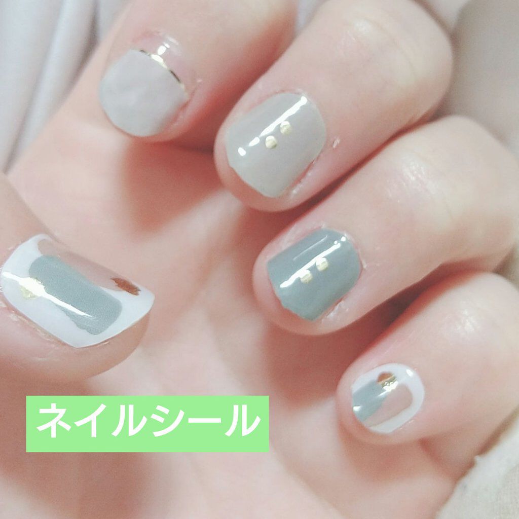 柄に一目惚れしてキャンドゥで買ったネイルシール*°

ただ貼ってみたものの、シール感がすごい……
ジェルネイルとは？って感じである。
こんなもんなのかな？

1日だけとか、本当に限られた時間で使うならまあ許せる…かも

シアー系の柄ならもっ