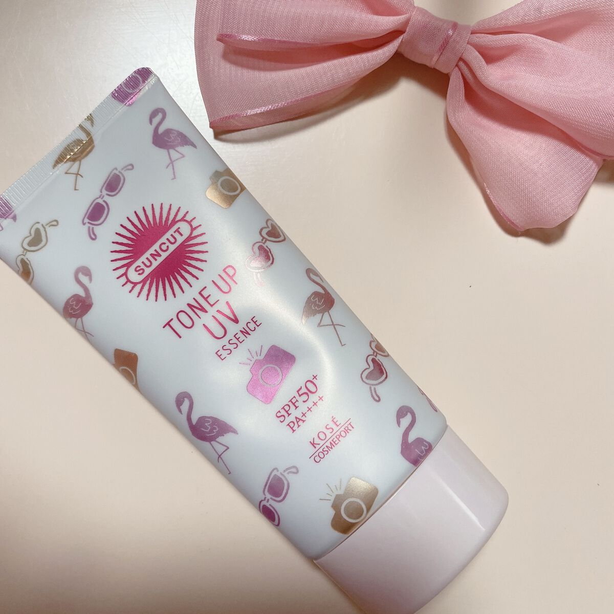 ピンク系UVクリーム🌸


顔・からだ両方に使える日焼け止め美容液。
薄いピンクの色味でみずみずしく、伸びが良い。
つけるとほんのりトーンアップします☺️
化粧下地にも、
私は化粧直しにも使ってます♪
SPF50、PA++++でしっかり日