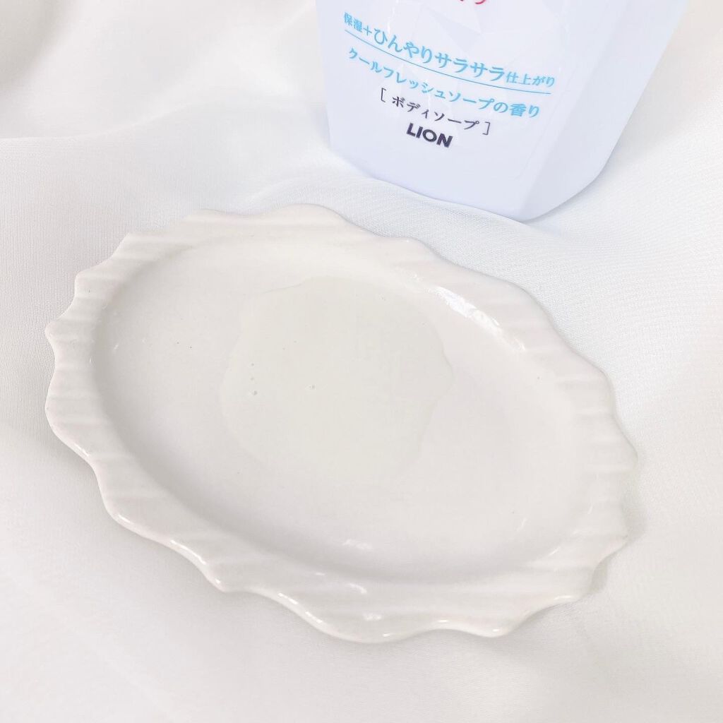 hadakara hadakaraボディソープ 保湿＋ひんやりサラサラ仕上がり クールフレッシュソープの香りのクチコミ「液体で出てくる保湿＋ひんやりサラサラ仕上がりタイプ
少しだけひんやりするので、強い清涼感が苦手.....」（2枚目）