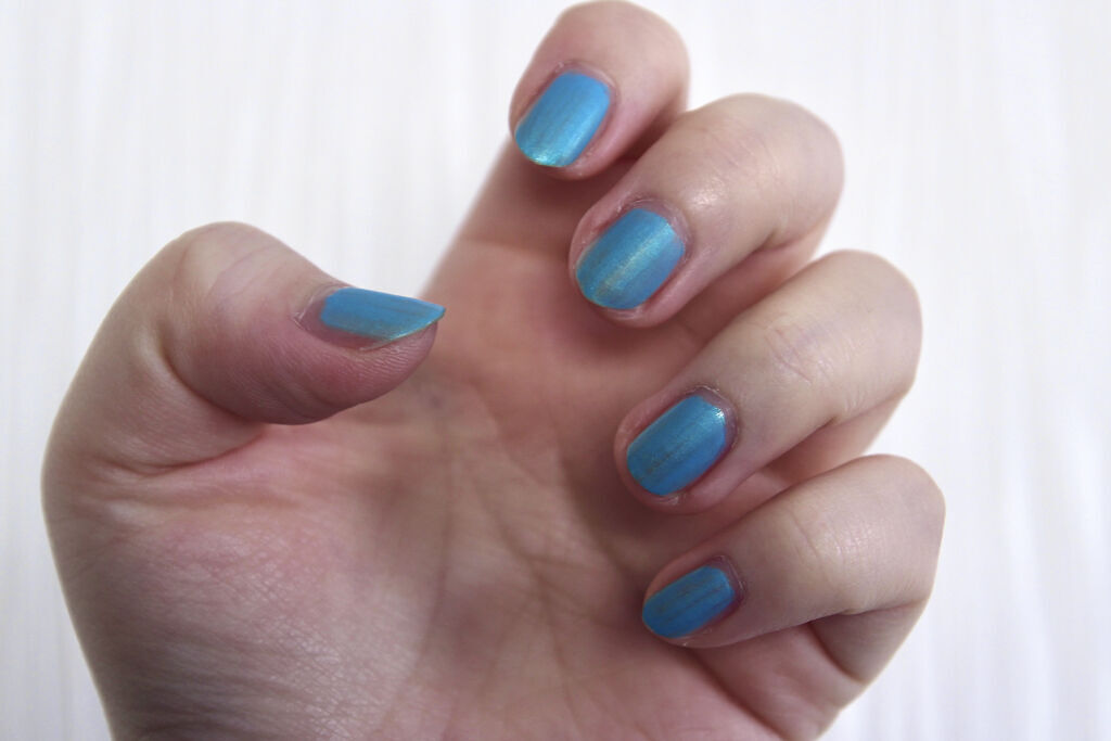 ネイルホリック Lagoon color BL920/ネイルホリック/マニキュアを使ったクチコミ（3枚目）