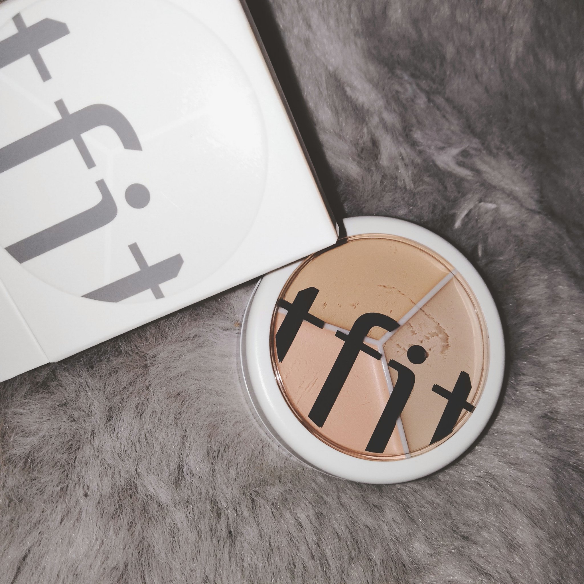 LIPSベストコスメ2023 下半期
こだわりアワード コンシーラー部門
崩れにくい賞1位
カバー力賞2位

カバーアッププロコンシーラー
可愛らしいパッケージ、コンパクトなので
ポーチの中にもかさばらない🌿

コンシーラーは、崩れやすい