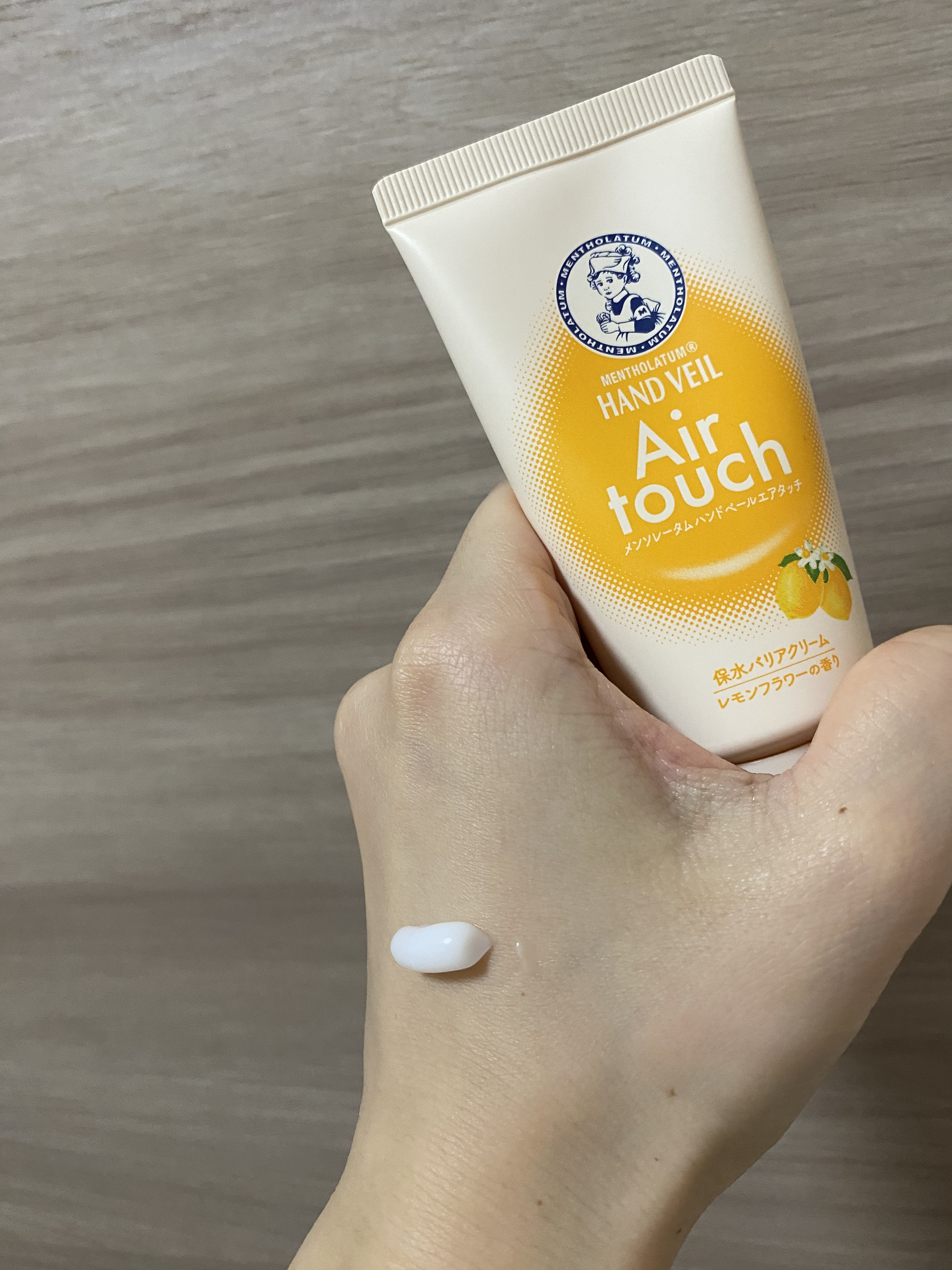 ハンドベールエアタッチ レモンフラワーの香り/メンソレータム/ハンドクリームを使ったクチコミ（1枚目）