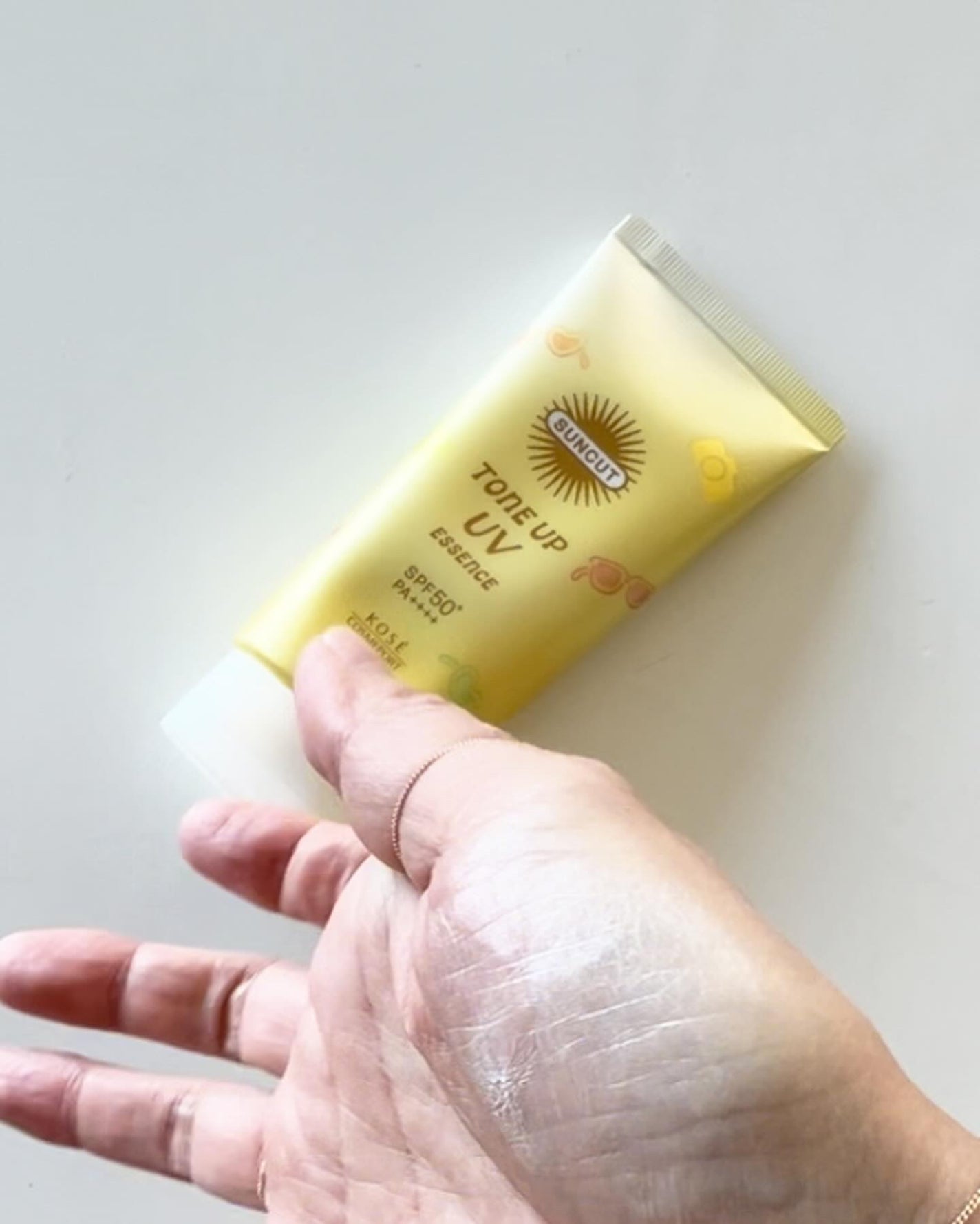 Miwa Kamise on LIPS 「#PR\ 毛穴凹凸修正+水感UPうるさら素肌へ*・/🫧UVカッ..」(6枚目)