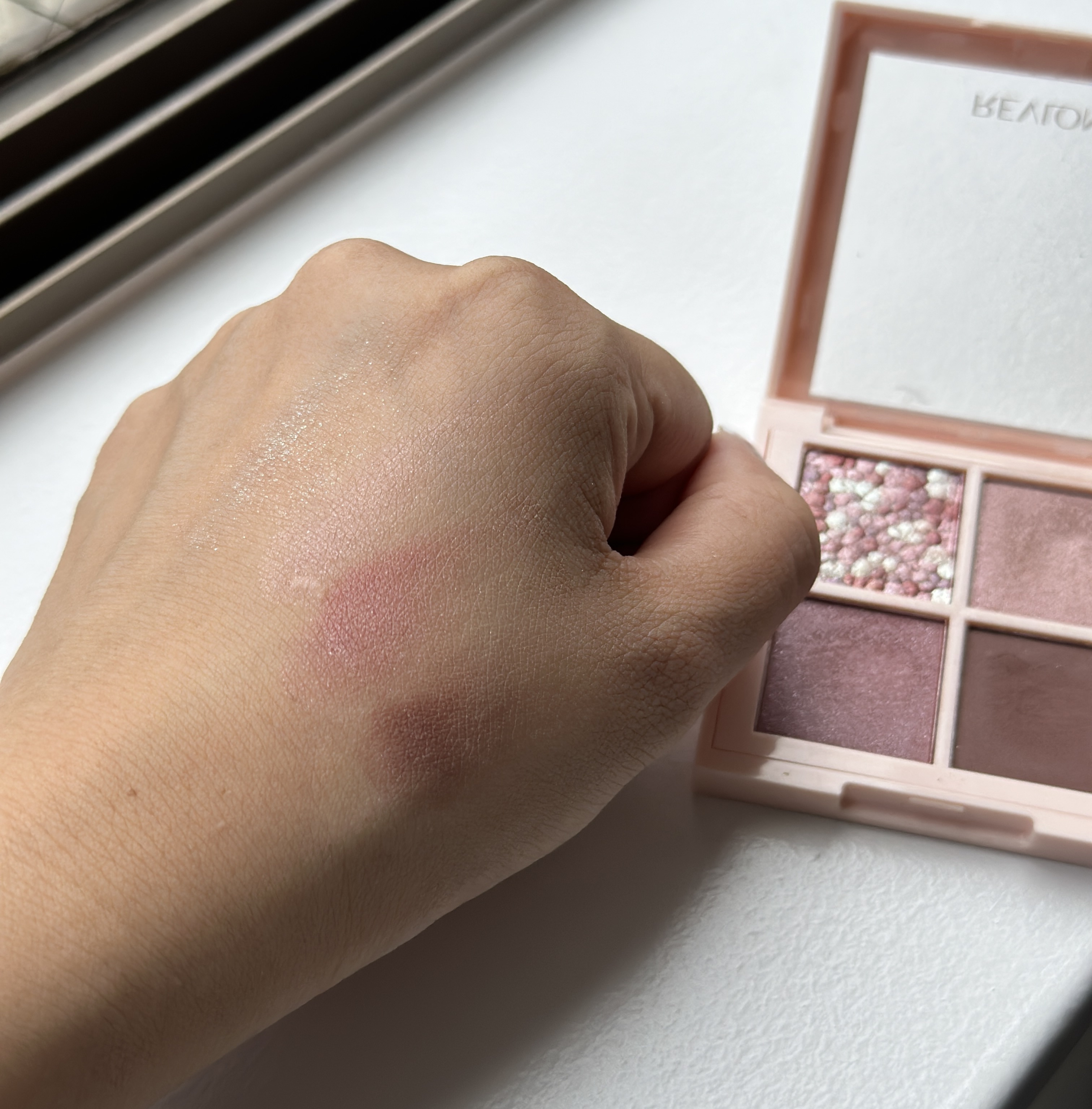 レブロン ダズル アイシャドウ クアッド/REVLON/アイシャドウパレットを使ったクチコミ（3枚目）