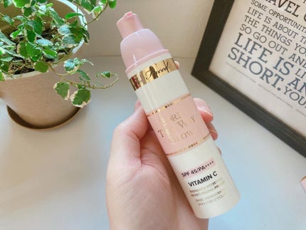 ボーン ディス ウェイ グロウ モイスチュアライジング メイクアップ プライマー/Too Faced/化粧下地を使ったクチコミ(2枚目)