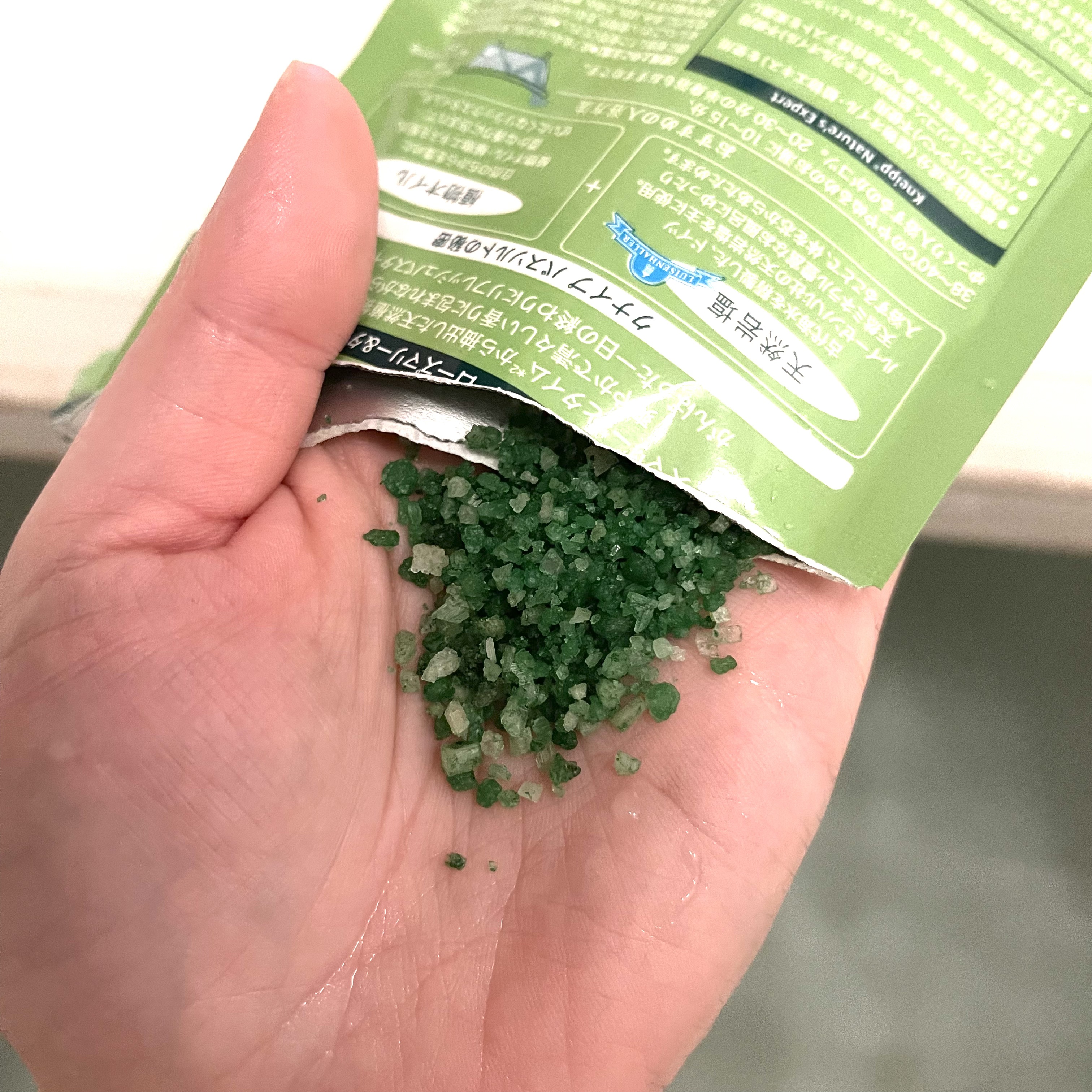 バスソルト ローズマリー＆タイムの香り 50g【旧】/クナイプ/無機塩系入浴剤を使ったクチコミ（3枚目）