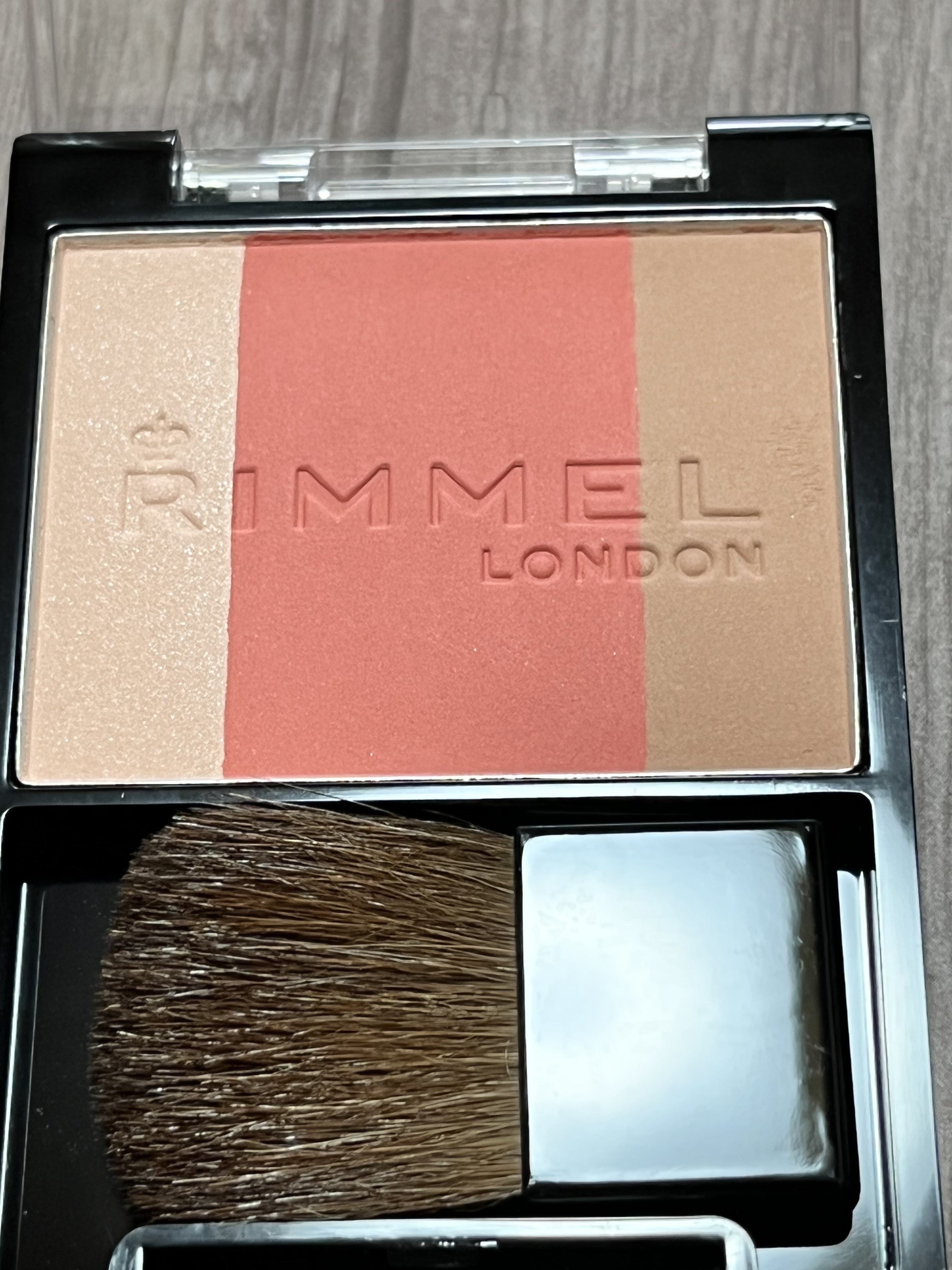 スリーインワン モデリングフェイスブラッシュ/リンメル ロンドン/パウダーチークを使ったクチコミ（2枚目）