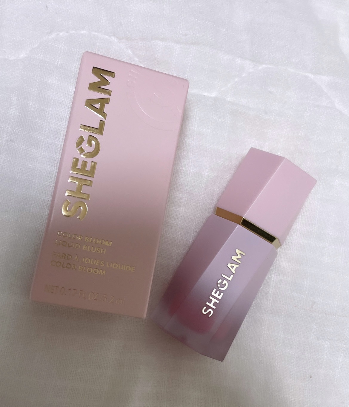 
✧  SHEGLAM　カラーブルーム リキッドブラッシュ　ラブケーキ  Love Cake  ✧



リキッドタイプで発色の良いチークを求めてプラザに行ったら、このチークが色味も好みで安かったので買ってみました🍰♡

シーグラムはSH