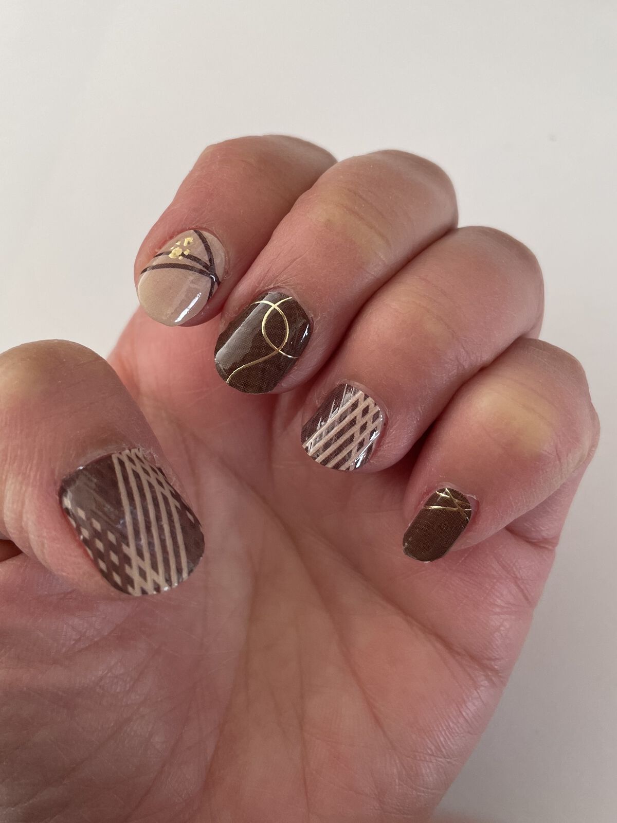 DAISO DAISO×紗々 UV GEL ネイルシールのクチコミ「あけましておめでとうございます🎍

今年もよろしくお願いします😊

今年初投稿✨
今まで仕事柄.....」（1枚目）