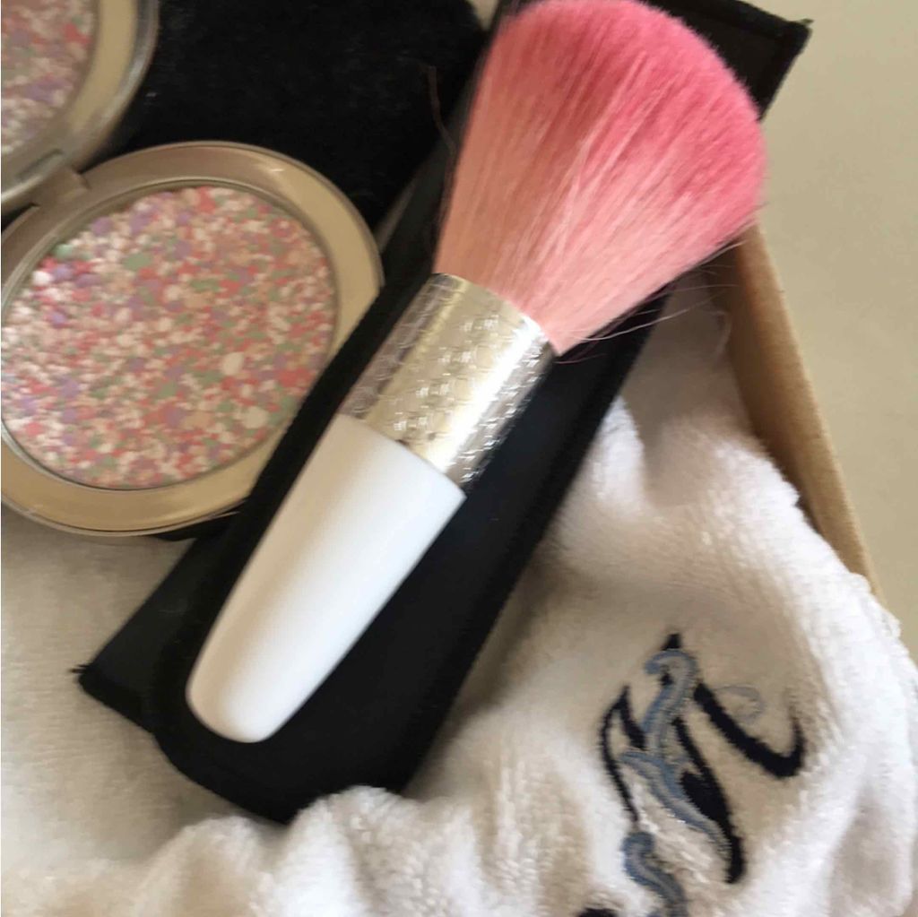 fantastic_rouge_bo7 on LIPS 「色々な色が混ざり合いふんわりとした優しい印象になります。..」(3枚目)