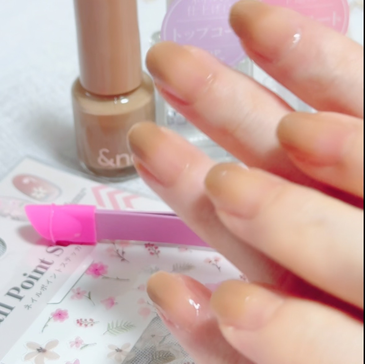 アンドバイロムアンド　グラッシードロップネイル BE01 キャラメル/&nd by rom&nd/マニキュアを使ったクチコミ（2枚目）