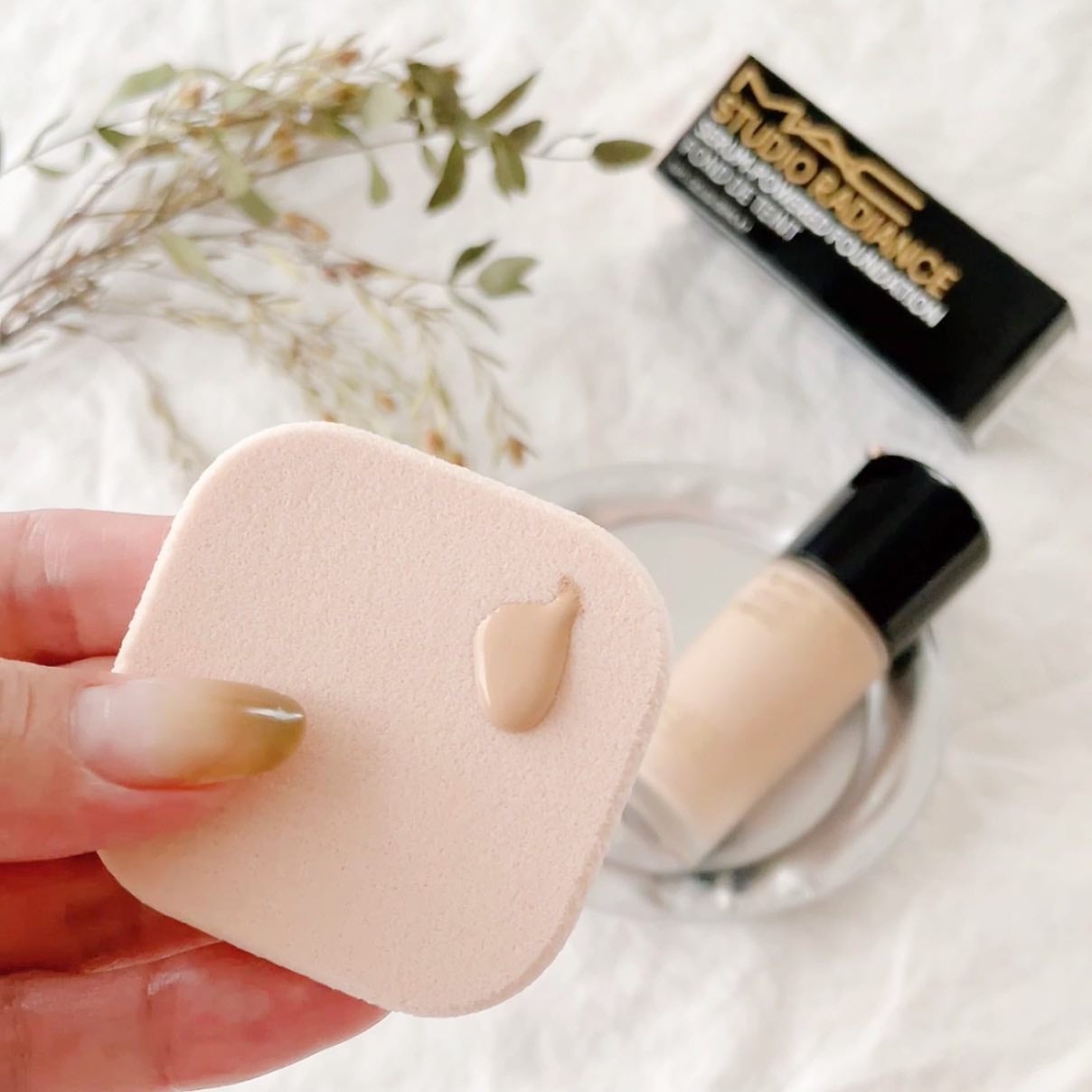 スタジオ ラディアンス セラム ファンデーション/M・A・C/リキッドファンデーションを使ったクチコミ(2枚目)