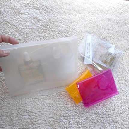 seiko_official on LIPS 「🟣🟢🌕️🟦🟤🟡🟥ボタンもチャックも付いていない!くるっと巻いて..」(5枚目)